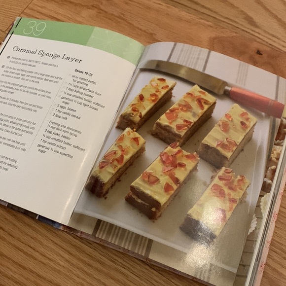 COOKBOOK - 100 Cupcakes & Cakes - 224 pages - ENGLISH - Picture 8 of 9